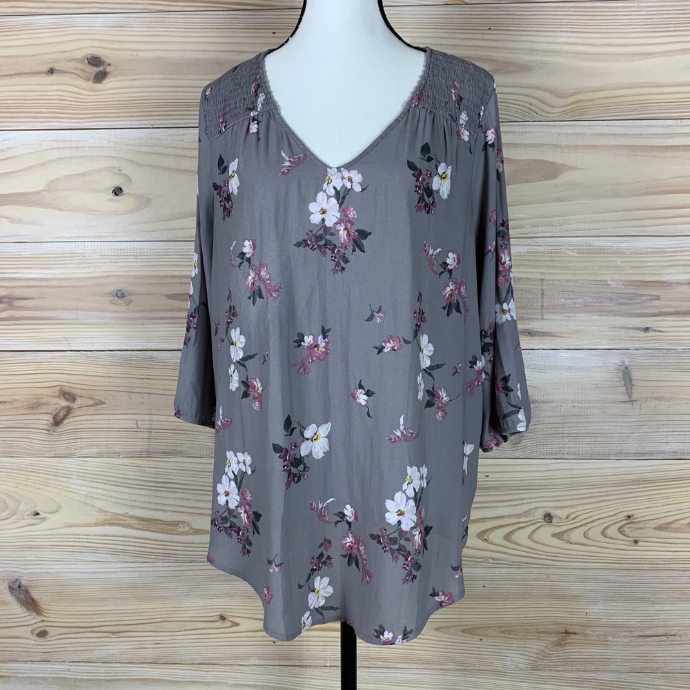 Torrid Blouse Womens‎ 00 Grey Floral Smocked V-Neck 3/4 Sleeve Top